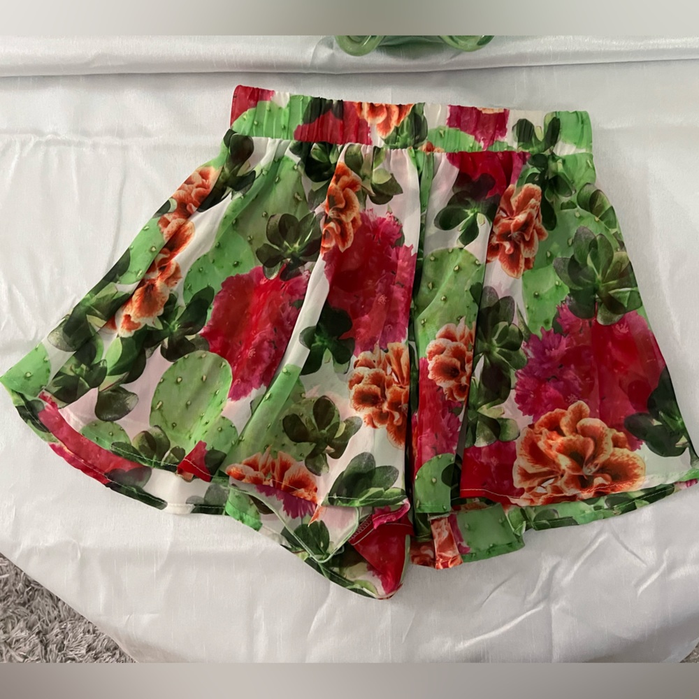 Show Me Your Mumu- shorts